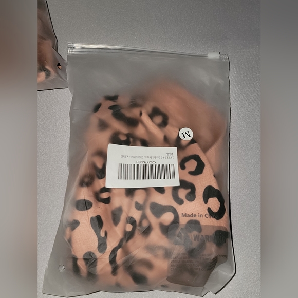 New dog outfit with hood - Picture 5 of 5